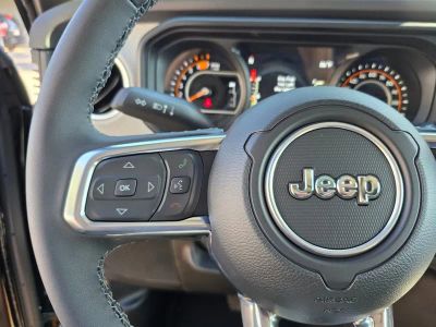 2025 Jeep Wrangler — photo 17 view