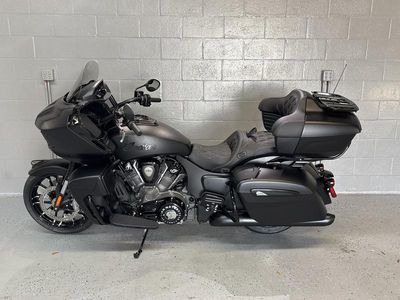 2025 Indian Motorcycle Pursuit Dark Horse w/PowerBand Audio Black Smoke - Photo 9