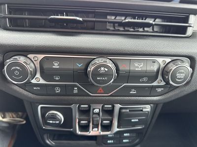 2026 Jeep Gladiator — photo 14 view