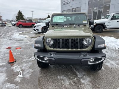 2026 Jeep Gladiator — photo 8 view