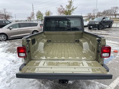 2026 Jeep Gladiator — photo 12 view