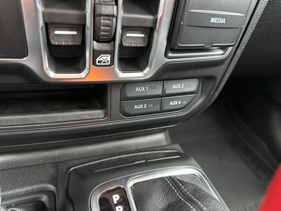 2026 Jeep Gladiator — photo 15 view