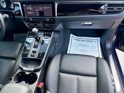 2022 Porsche Macan — photo 18 view