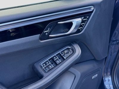 2022 Porsche Macan — photo 23 view
