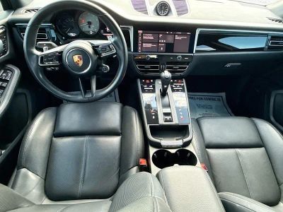 2022 Porsche Macan — photo 16 view
