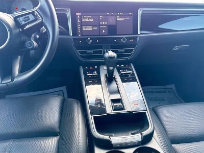 2022 Porsche Macan — photo 19 view