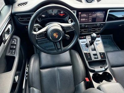 2022 Porsche Macan — photo 17 view