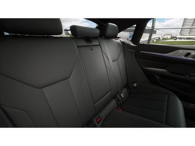 2026 BMW i4 - Photo 12