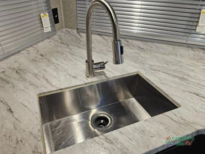 2019 Keystone RV Outback Ultra Lite — photo 13 view
