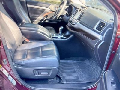 2019 Toyota Highlander - Photo 2