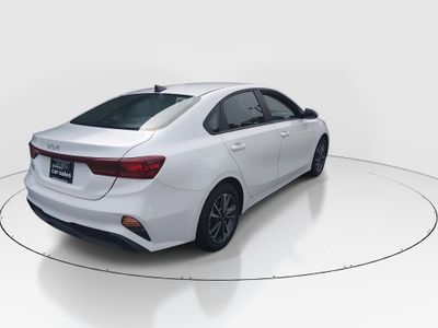 2024 Kia Forte - Photo 7