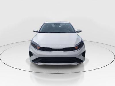 2024 Kia Forte - Photo 2