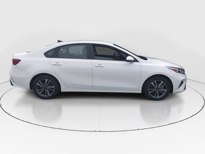 2024 Kia Forte - Photo 8