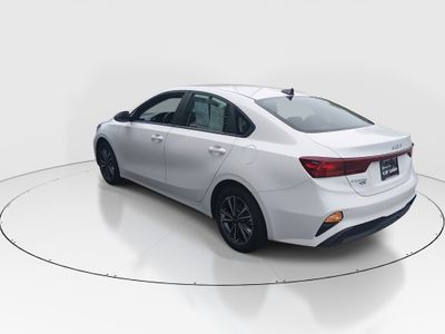 2024 Kia Forte - Photo 5
