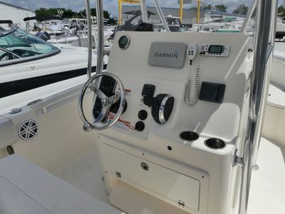 2022 Cobia 237 Center Console - Photo 10