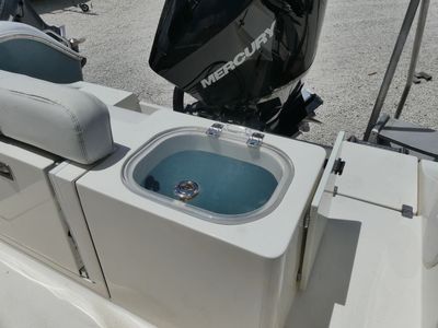 2022 Cobia 237 Center Console - Photo 6