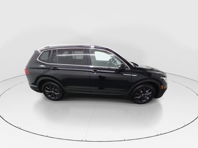 2024 Volkswagen Tiguan — photo 8 view