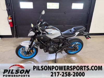 2025 Yamaha MT-07 — front three-quarter view