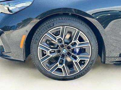 2027 BMW 5 Series — photo 23 view