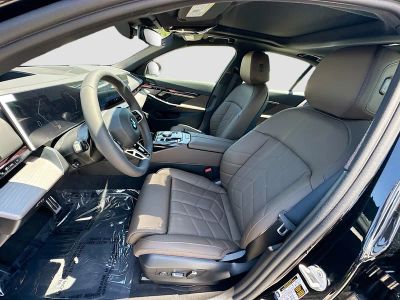 2027 BMW 5 Series — photo 14 view