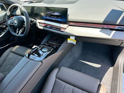 2027 BMW 5 Series — photo 21 view