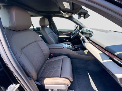 2027 BMW 5 Series — photo 20 view