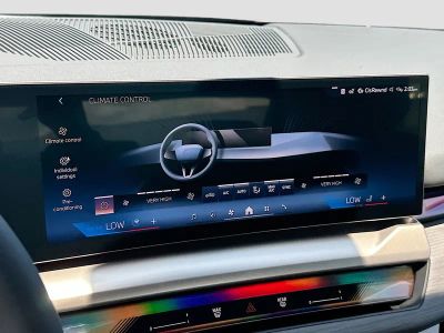 2027 BMW 5 Series — photo 11 view