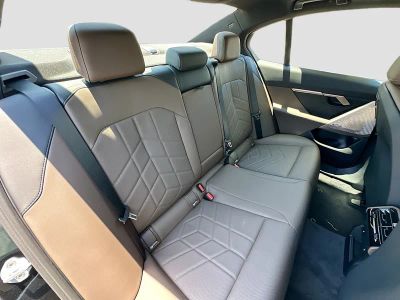2027 BMW 5 Series — photo 19 view