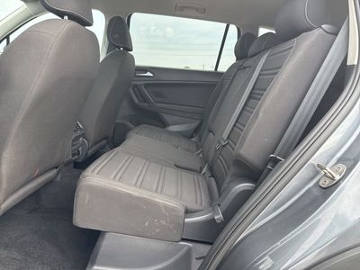 2023 Volkswagen Tiguan — photo 9 view