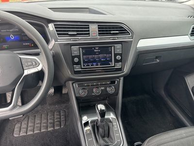 2023 Volkswagen Tiguan — photo 8 view