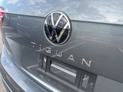 2023 Volkswagen Tiguan — photo 12 view