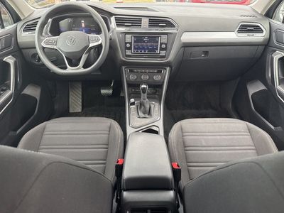2023 Volkswagen Tiguan — photo 11 view