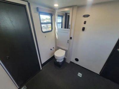 2026 Jayco Seismic Toy Hauler - Photo 32