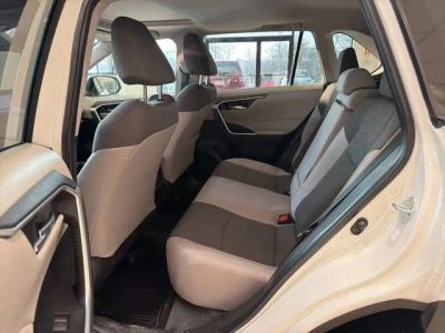 2025 Toyota RAV4 XLE - Photo 17