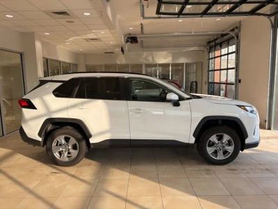 2025 Toyota RAV4 XLE - Photo 8