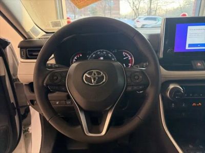 2025 Toyota RAV4 XLE - Photo 15