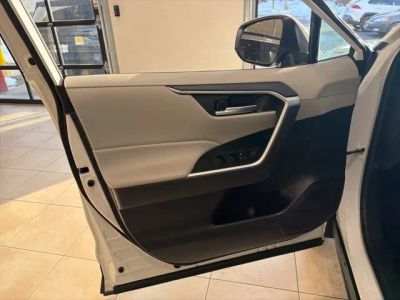 2025 Toyota RAV4 XLE - Photo 12
