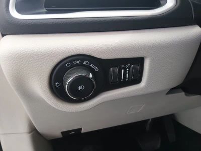 2023 Chrysler Pacifica — photo 13 view