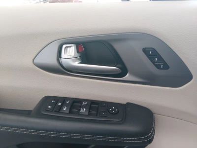 2023 Chrysler Pacifica — photo 16 view