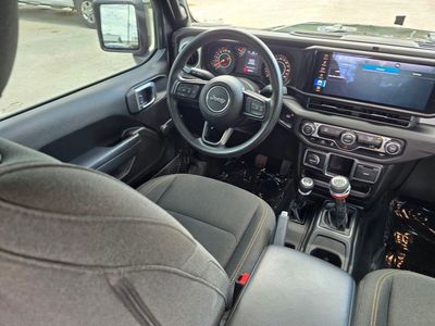 2024 Jeep Gladiator - Photo 32