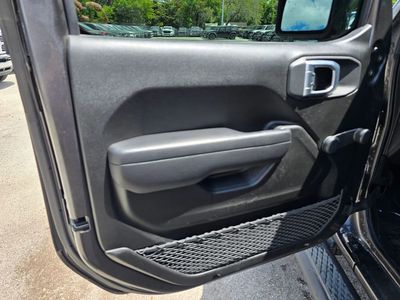 2024 Jeep Gladiator - Photo 11
