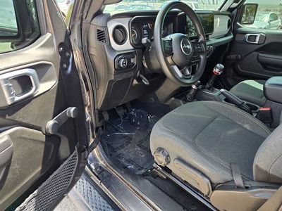 2024 Jeep Gladiator - Photo 13