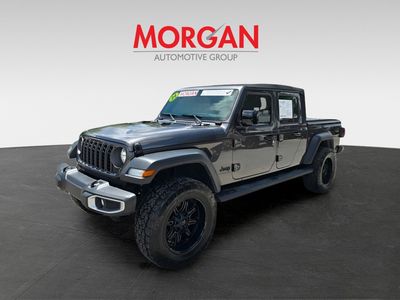 2024 Jeep Gladiator - Photo 2