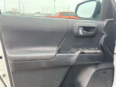 2018 Toyota Tacoma - Photo 5