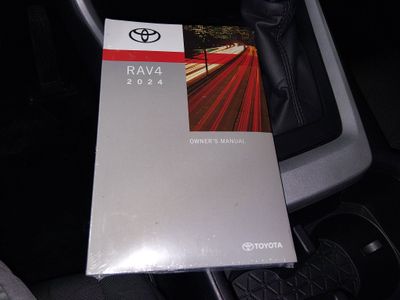2024 Toyota RAV4 - Photo 21