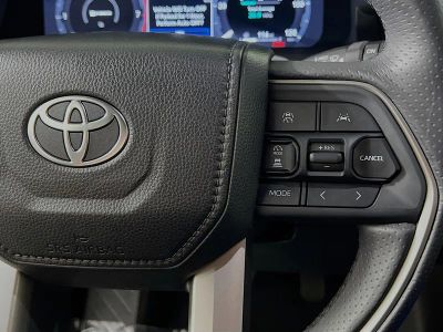 2025 Toyota 4Runner i-FORCE MAX Hybrid — photo 17 view