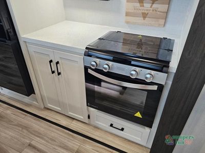 2027 Venture RV SportTrek Touring Edition - Photo 18