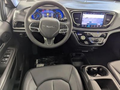 2026 Chrysler Pacifica — photo 13 view