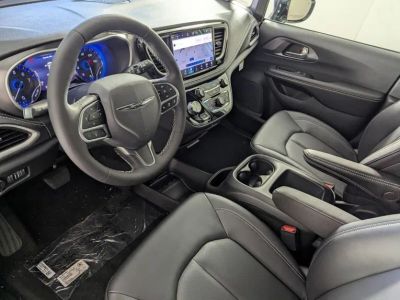 2026 Chrysler Pacifica — photo 11 view
