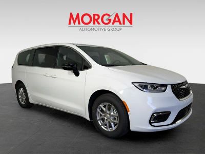 2026 Chrysler Pacifica — side profile view